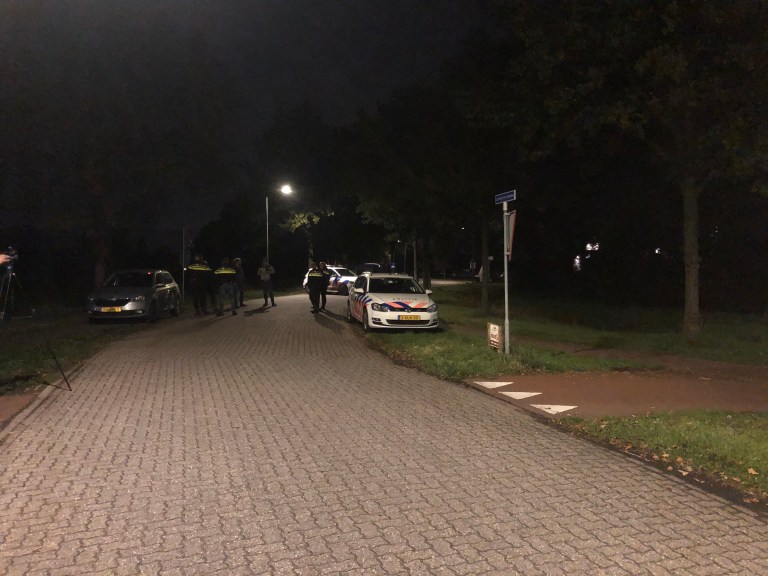 Tientallen boeren de straat op tegen dierenactivisten in Voorthuizen -. #Politie