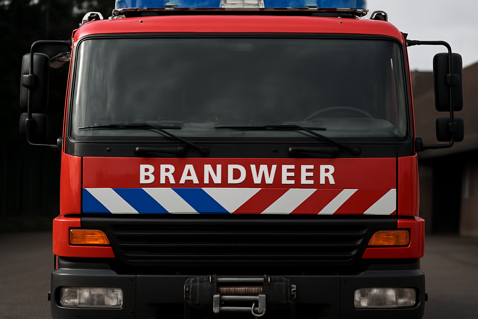 Brand in afvalcontainer veroorzaakt rookontwikkeling in bedrijfspand Nijkerk