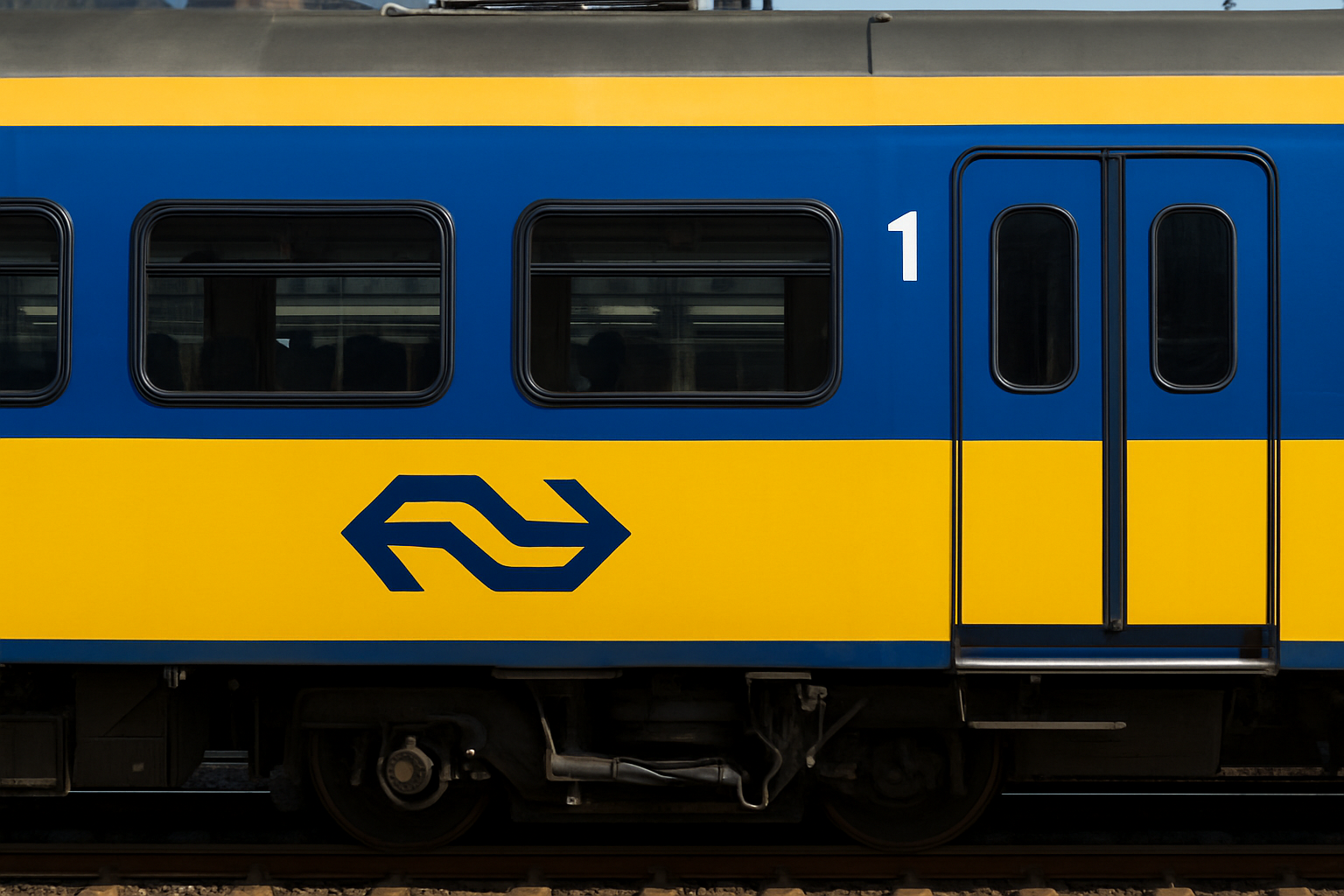 Trein botste op vrachtwagen bij spoorwegovergang in Ermelo