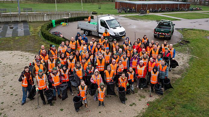 120 vrijwilligers halen 50 zakken zwerfafval op in Ermelo